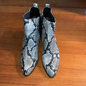 Sam Edelman/Circus Women’s Grey/white Boots Snke Print in great/condition Sz8.5